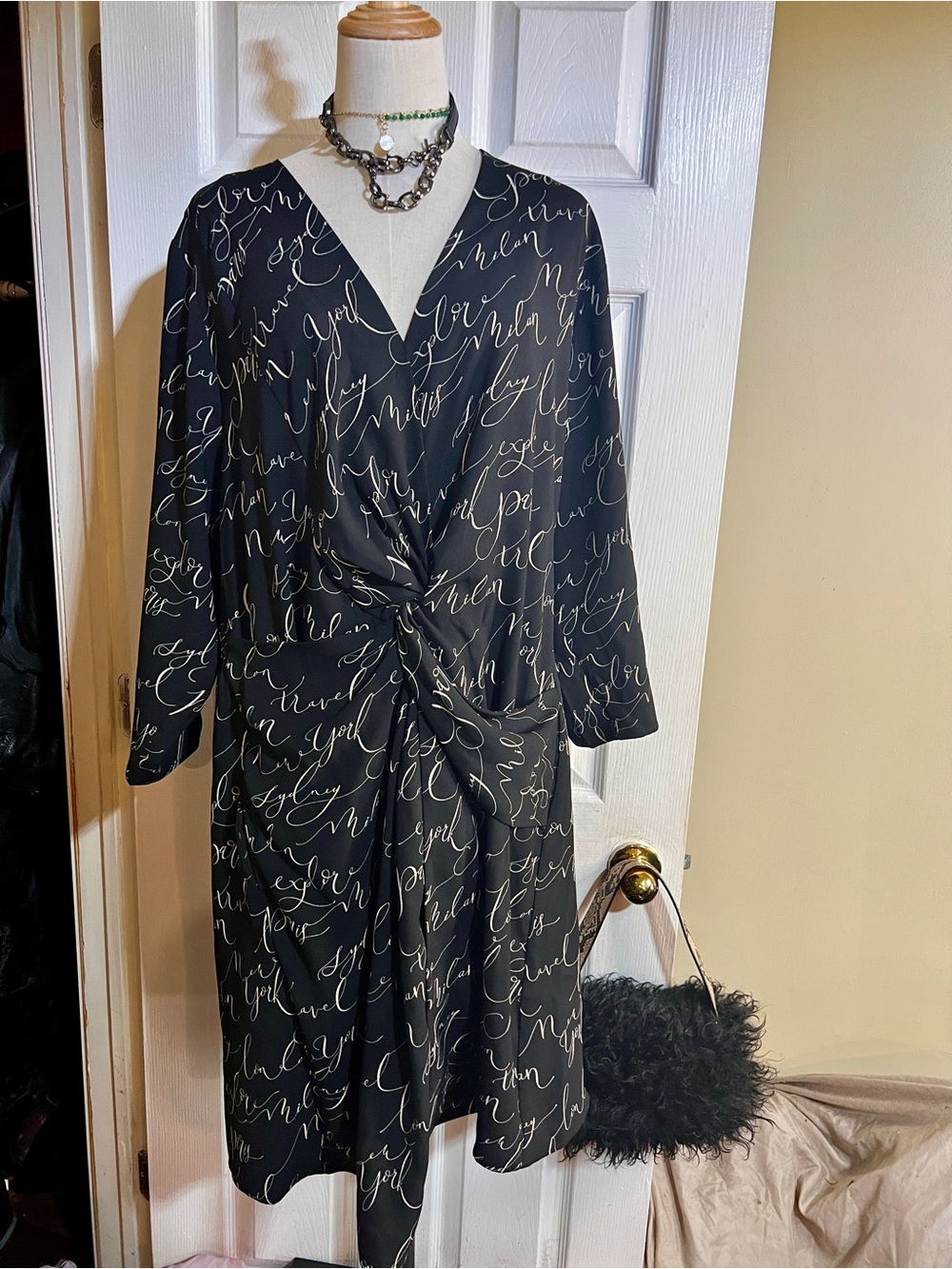 City Chic Wms Plus Black White City Script Twist Knot Asymmetric Dress 18